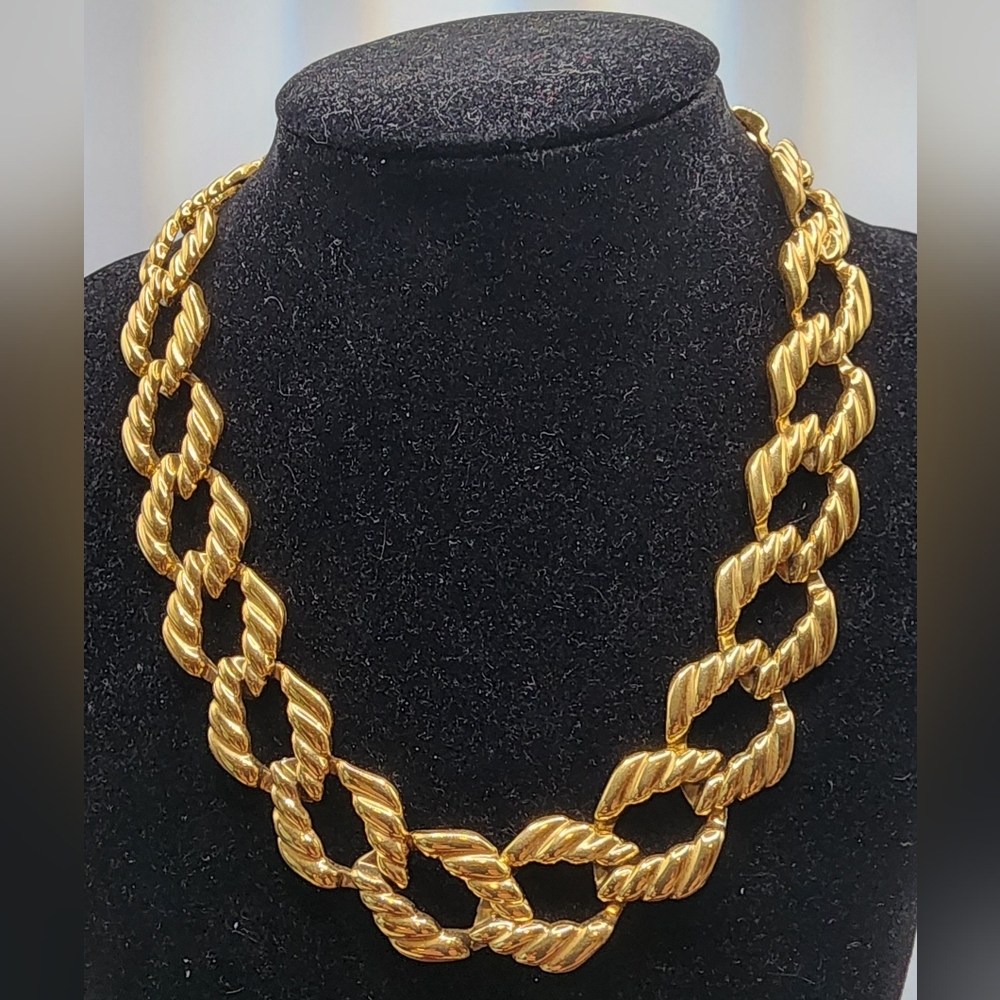 VINTAGE NAPIER TEXTURED CHAIN LINKED COLLAR NECKLACE GOLD TONE Choker Chunky